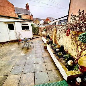 Brickworks - 2 Bedrooms, 15 Mins Walk To The Centre, With Garden Cardiff